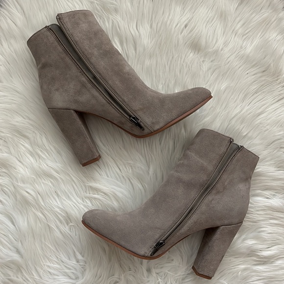 STEVE MADDEN | Glorius Bootie | Taupe Suede |Size 10 - Picture 3 of 9